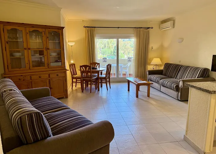 Kingfisher Apartments Benal Beach